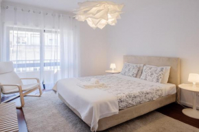 Гостиница Music House 3 bedroom Apt w garage  Atiães